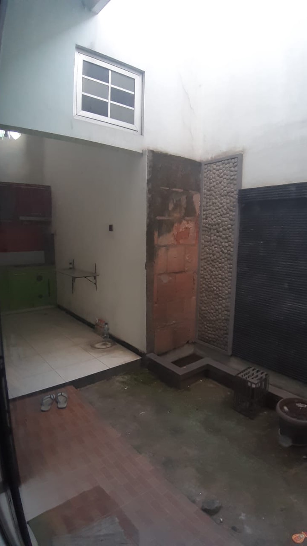 Dijual/Disewakan Rumah Raya Dukuh Menanggal, Surabaya