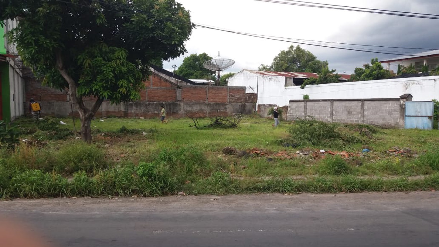 972. 2 unit ruko jejer + tanah di Jl Selaparang, Cakranegara Lombok NTB