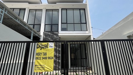 Dijual Rumah 2 Lantai di Rungkut Menanggal Harapan