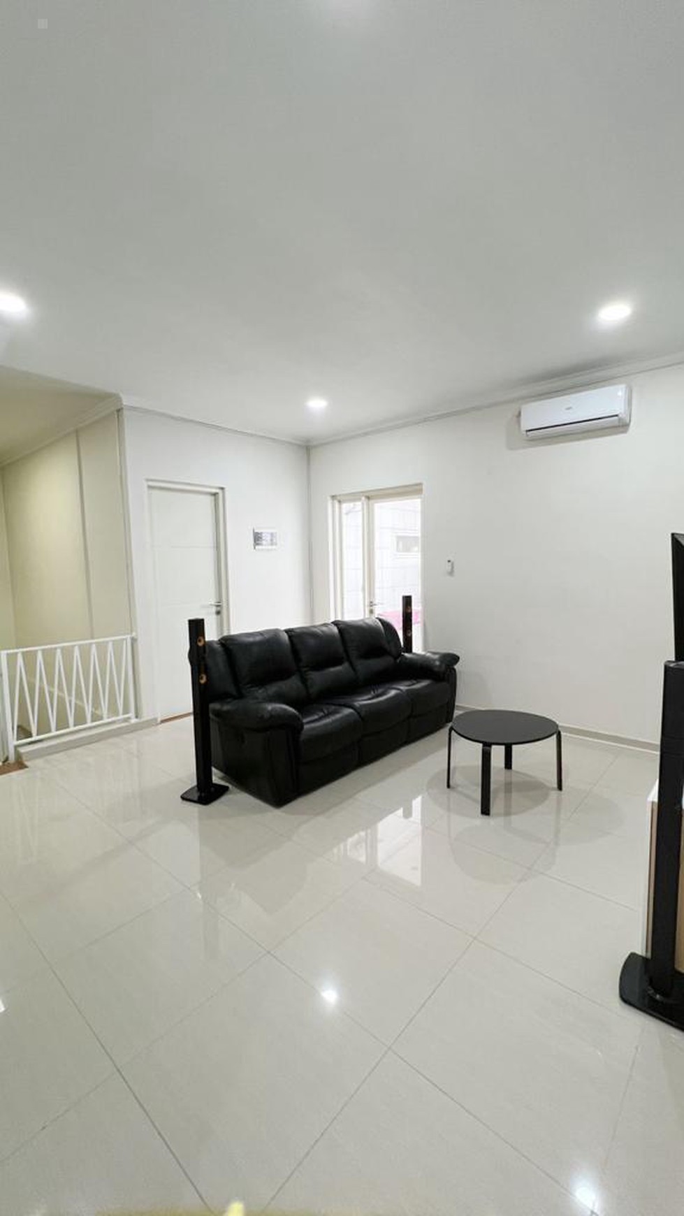 Dijual Rumah Modern Minimalis di Sutorejo Utara, Surabaya