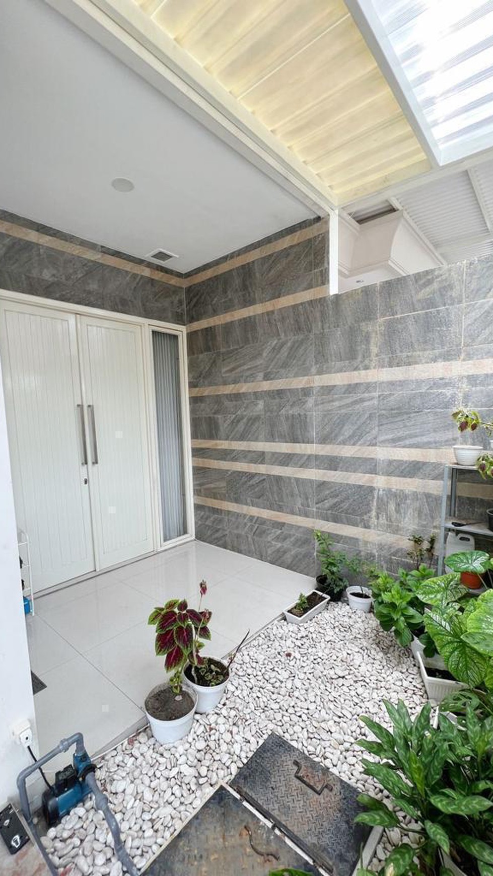 Dijual Rumah Modern Minimalis di Sutorejo Utara, Surabaya