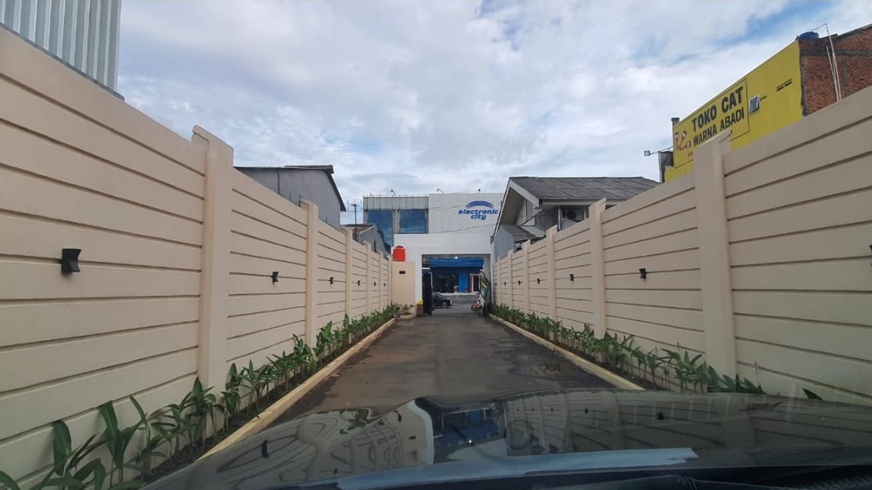 Dijual Rumah Baru  Konsep Office SOHO 3 LT di Pinggir Jalan Raya Cinere