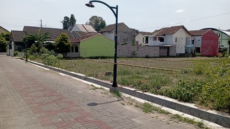 Tanah Pekarangan Luas 315 Meter Persegi Lokasi Condong Catur Depok Sleman 