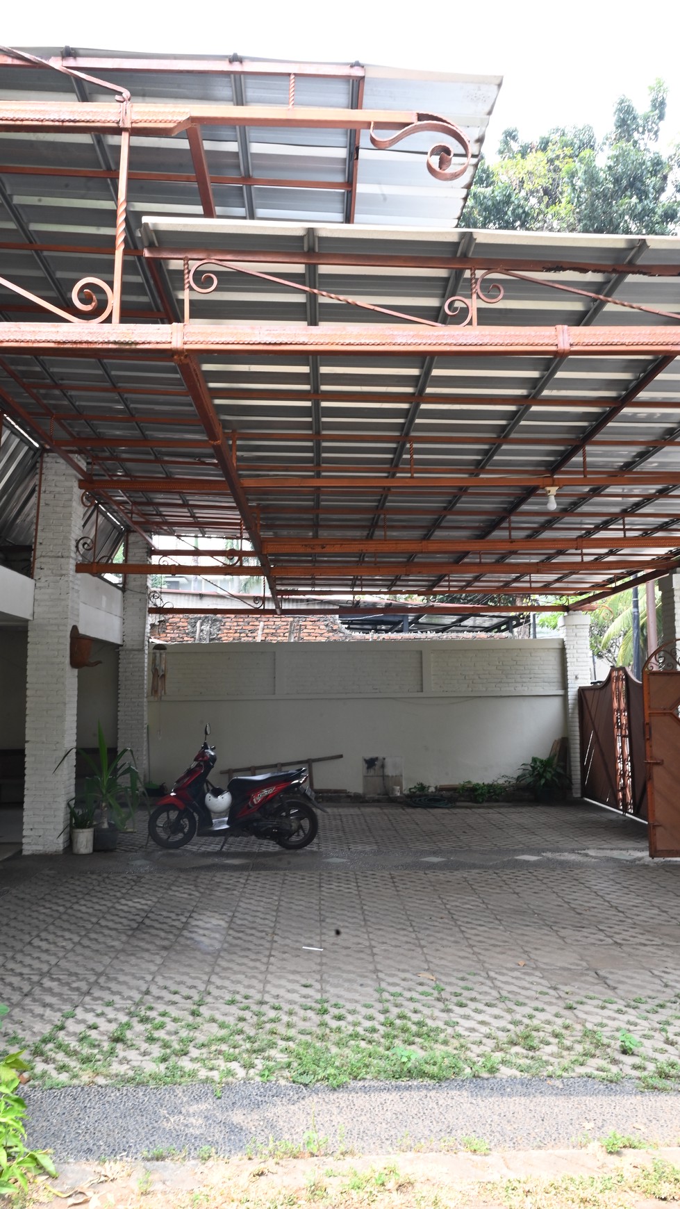 Dijual Rumah Bangunan Lama Terawat di Lokasi Prime Jl Wijaya VII Kebayoran Baru