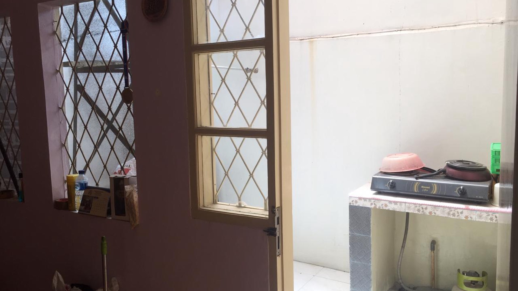 Rumah bagus,siap huni,lokasi strategis, posisi depan taman Pamulang Estate Tangsel. 