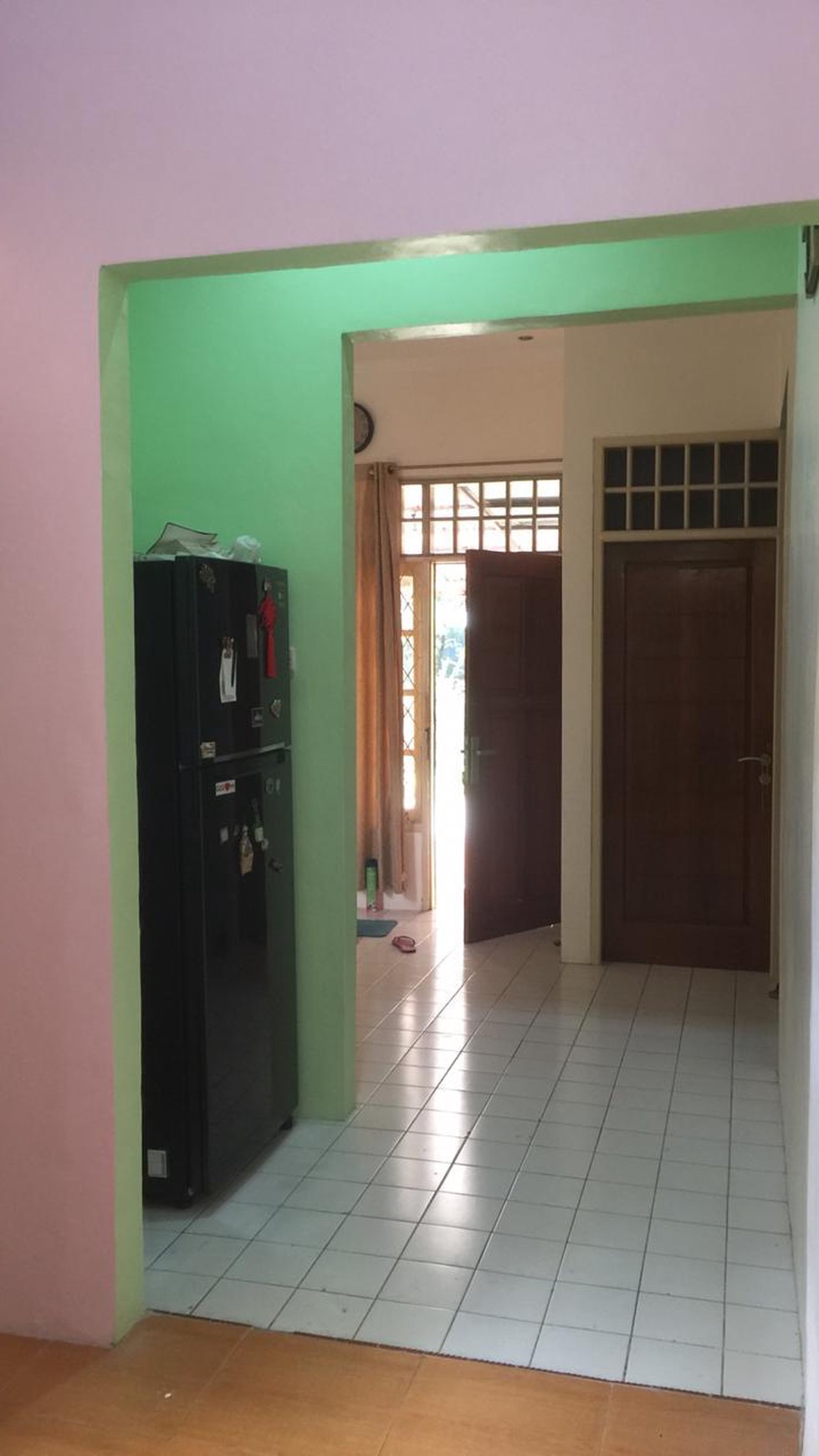 Rumah bagus,siap huni,lokasi strategis, posisi depan taman Pamulang Estate Tangsel. 