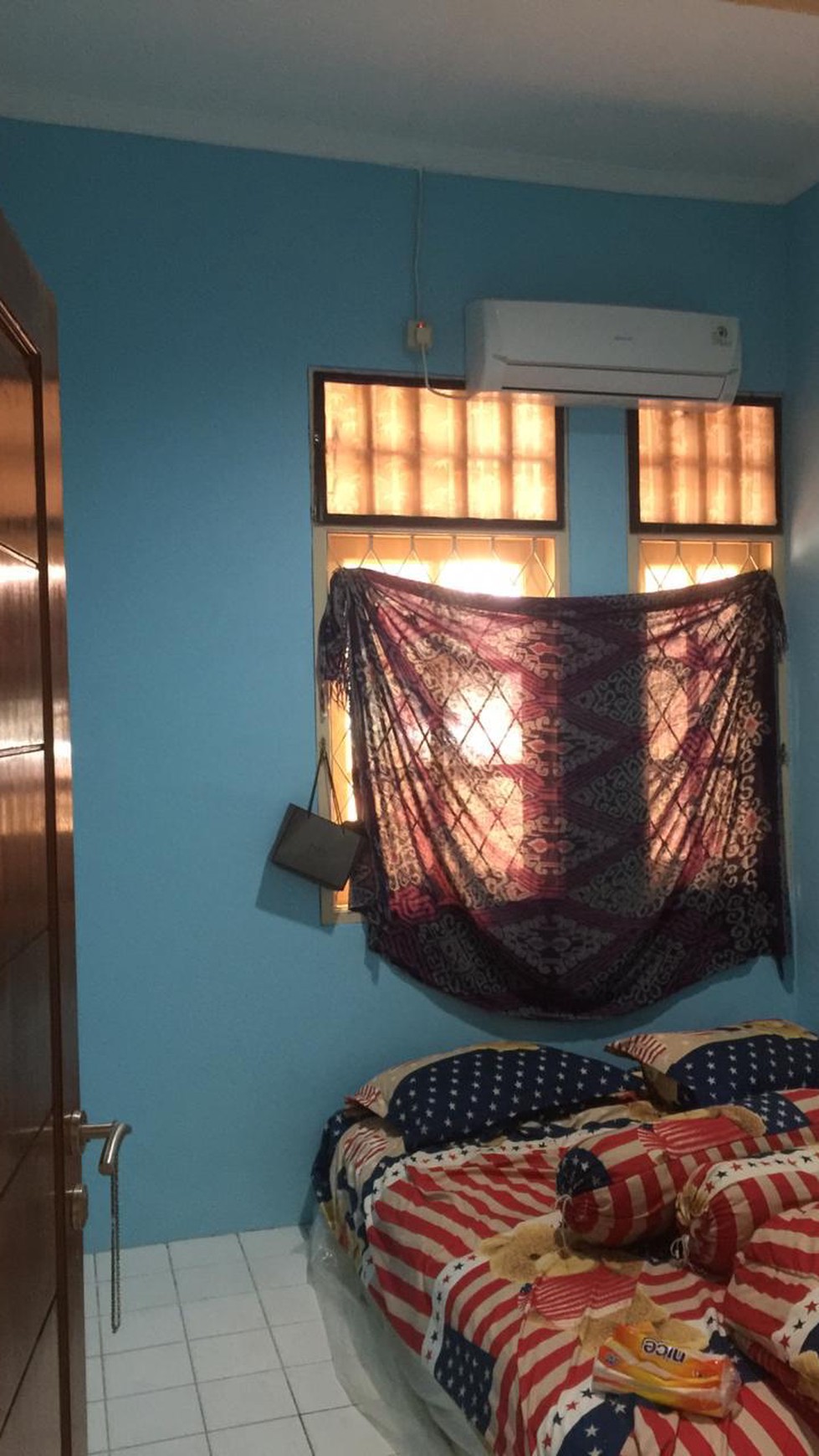 Rumah bagus,siap huni,lokasi strategis, posisi depan taman Pamulang Estate Tangsel. 