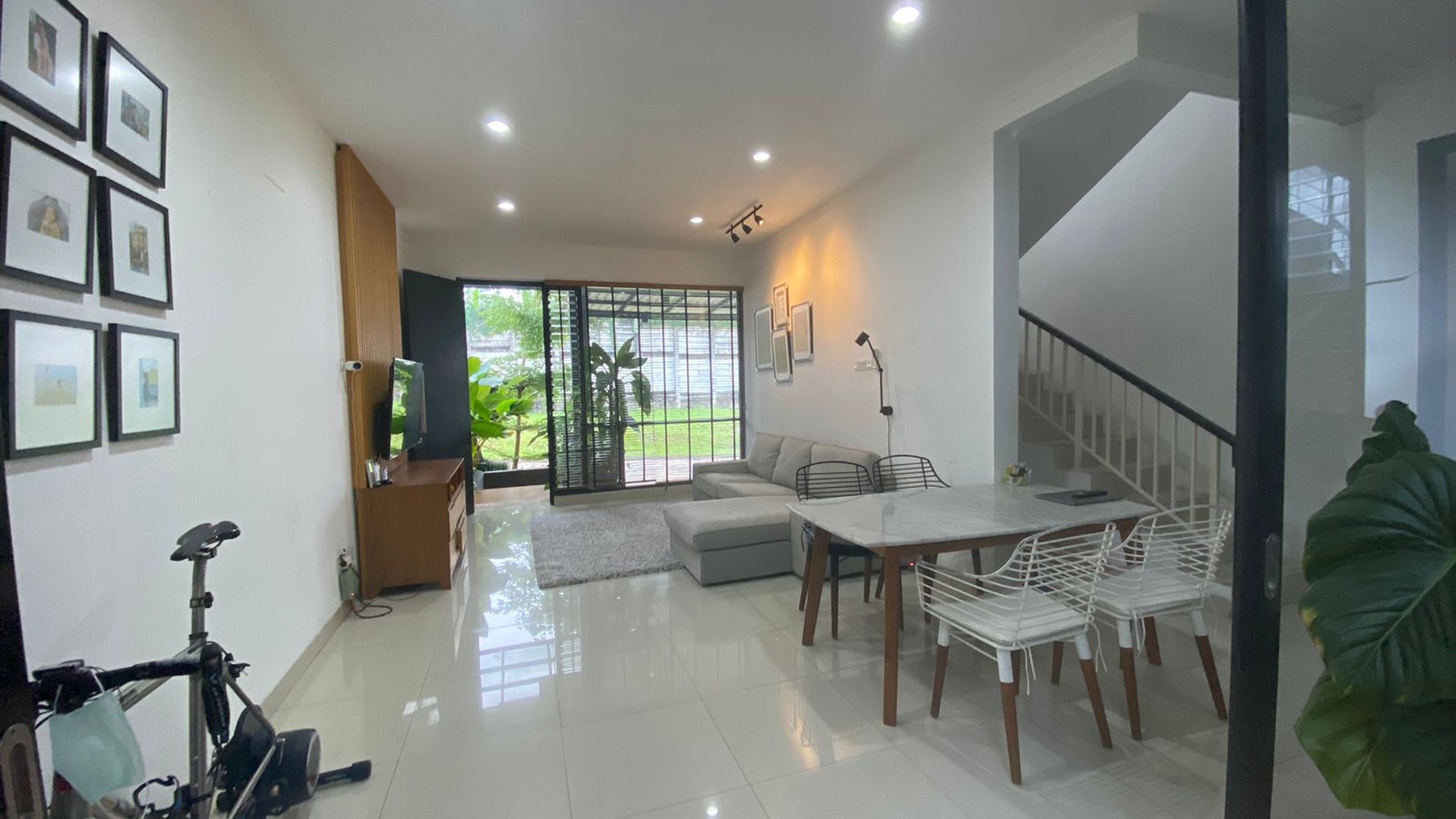 Rumah Sektor 9 Bintaro, cluster Discovery dekat dg Mcd dan pusat kuliner.