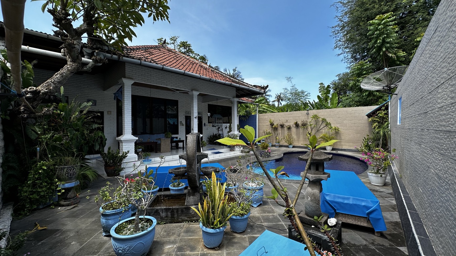 BEAUTIFUL BLUE VILLA FOR SALE