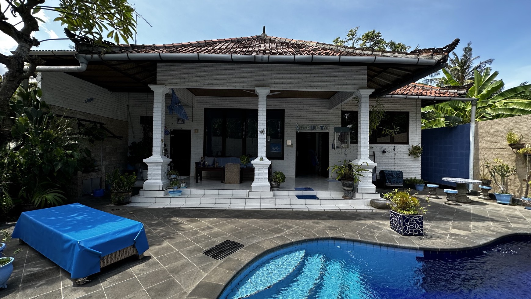 BEAUTIFUL BLUE VILLA FOR SALE