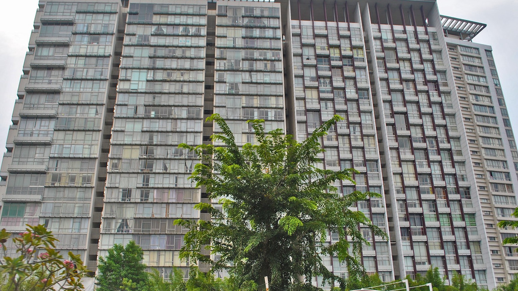 Apartemen Summit Siap Huni View Kolam Renang