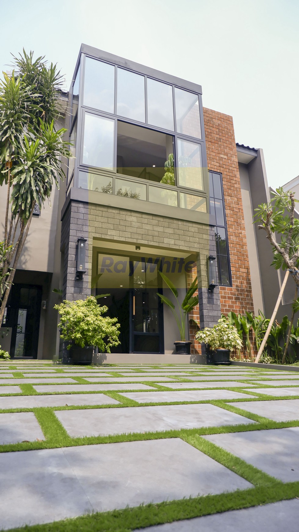 Rumah Baru bergaya modern di Cluster Versailes, BSD