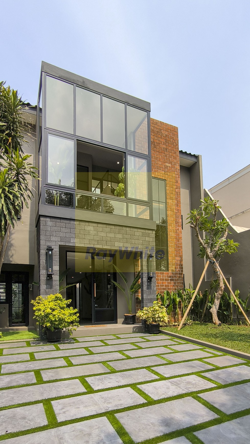 Rumah Baru bergaya modern di Cluster Versailes, BSD