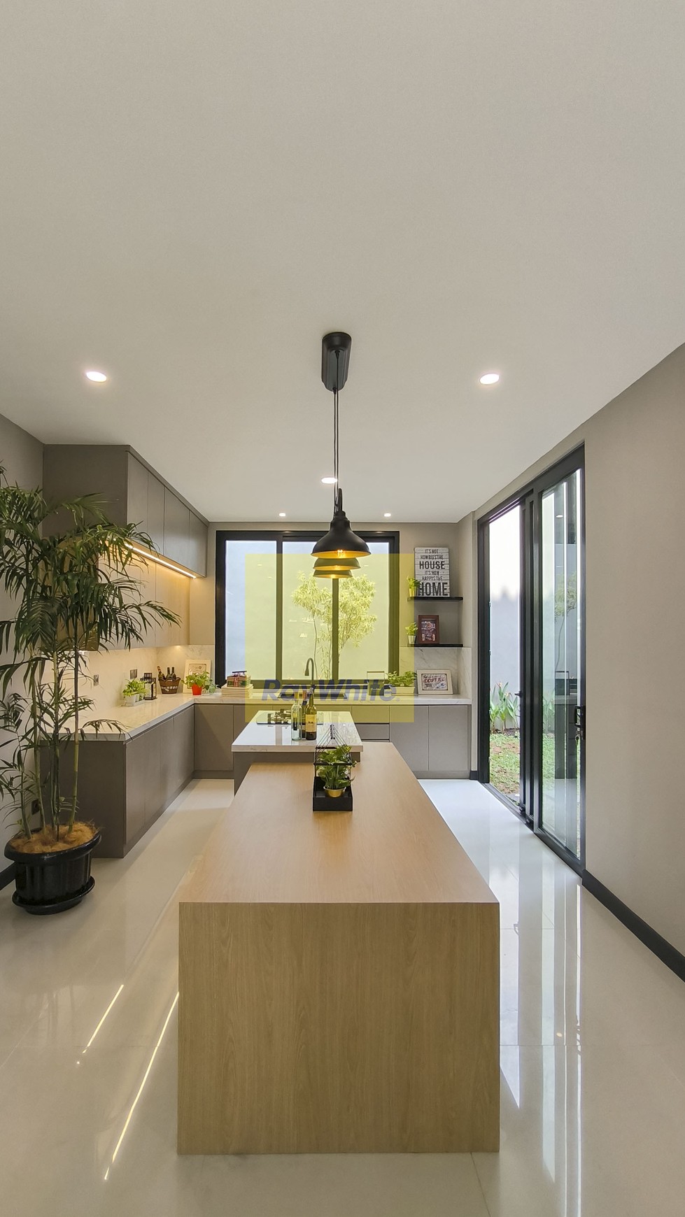 Rumah Baru bergaya modern di Cluster Versailes, BSD