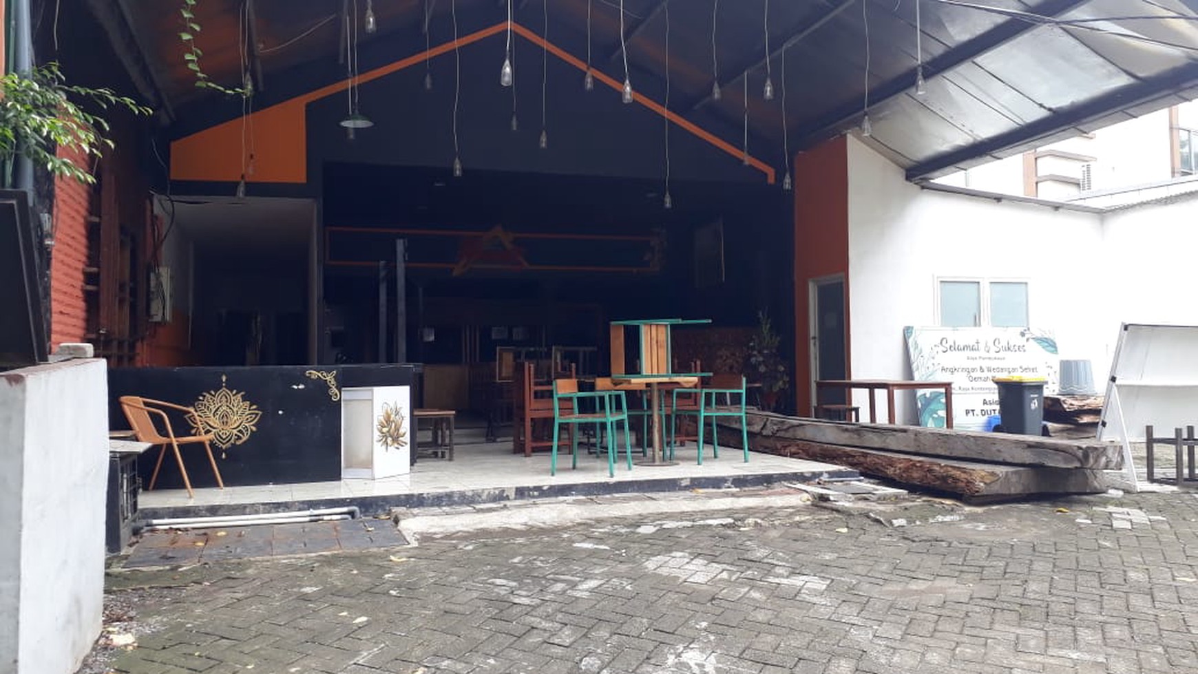 937. Dijual Bangunan di Jalan Raya Kendangsari ex kuliner