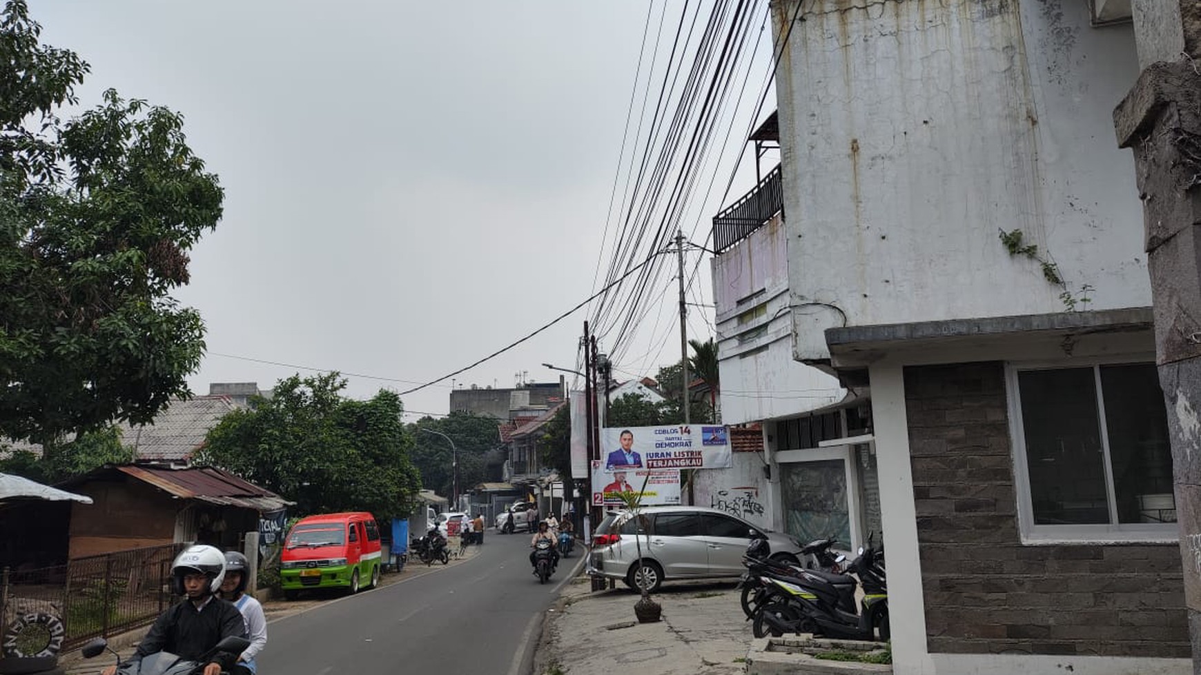 HITUNG TANAH SAJA! Rumah luas dan nyaman 2 Lantai di Cigadung , Bandung!