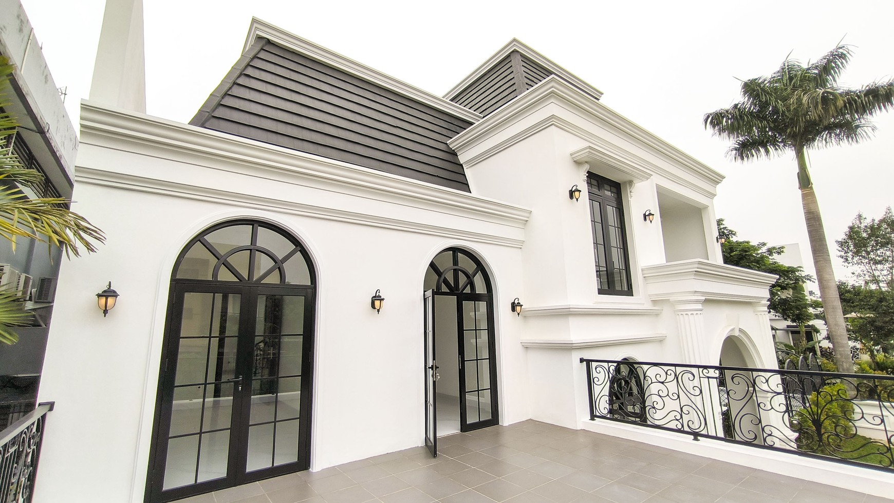 Rumah dengan Kolam Renang, Hoek di Kebayoran Residence Bintaro Jaya Sektor 7