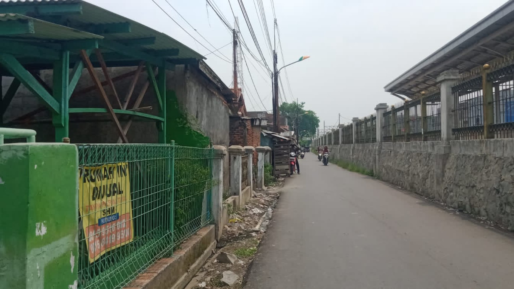 RUMAH  STRATEGIS BISA UNTUK USAHA, DEKAT STASIUN CIKARANG 