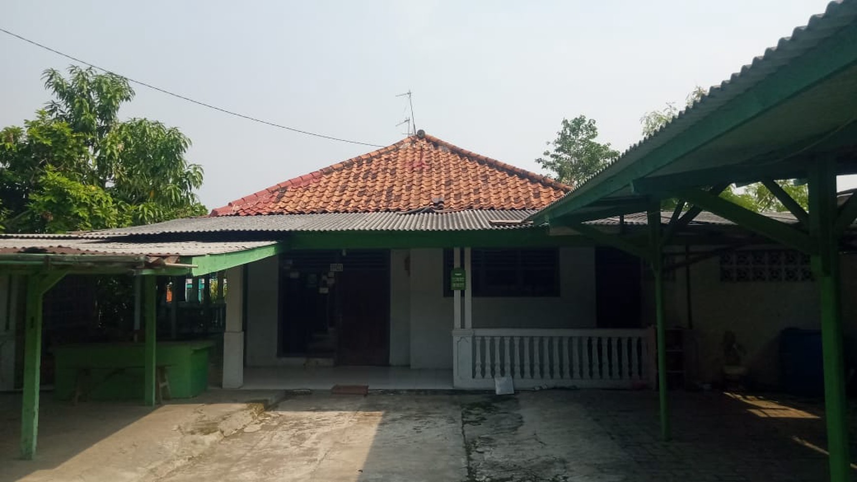 RUMAH  STRATEGIS BISA UNTUK USAHA, DEKAT STASIUN CIKARANG 