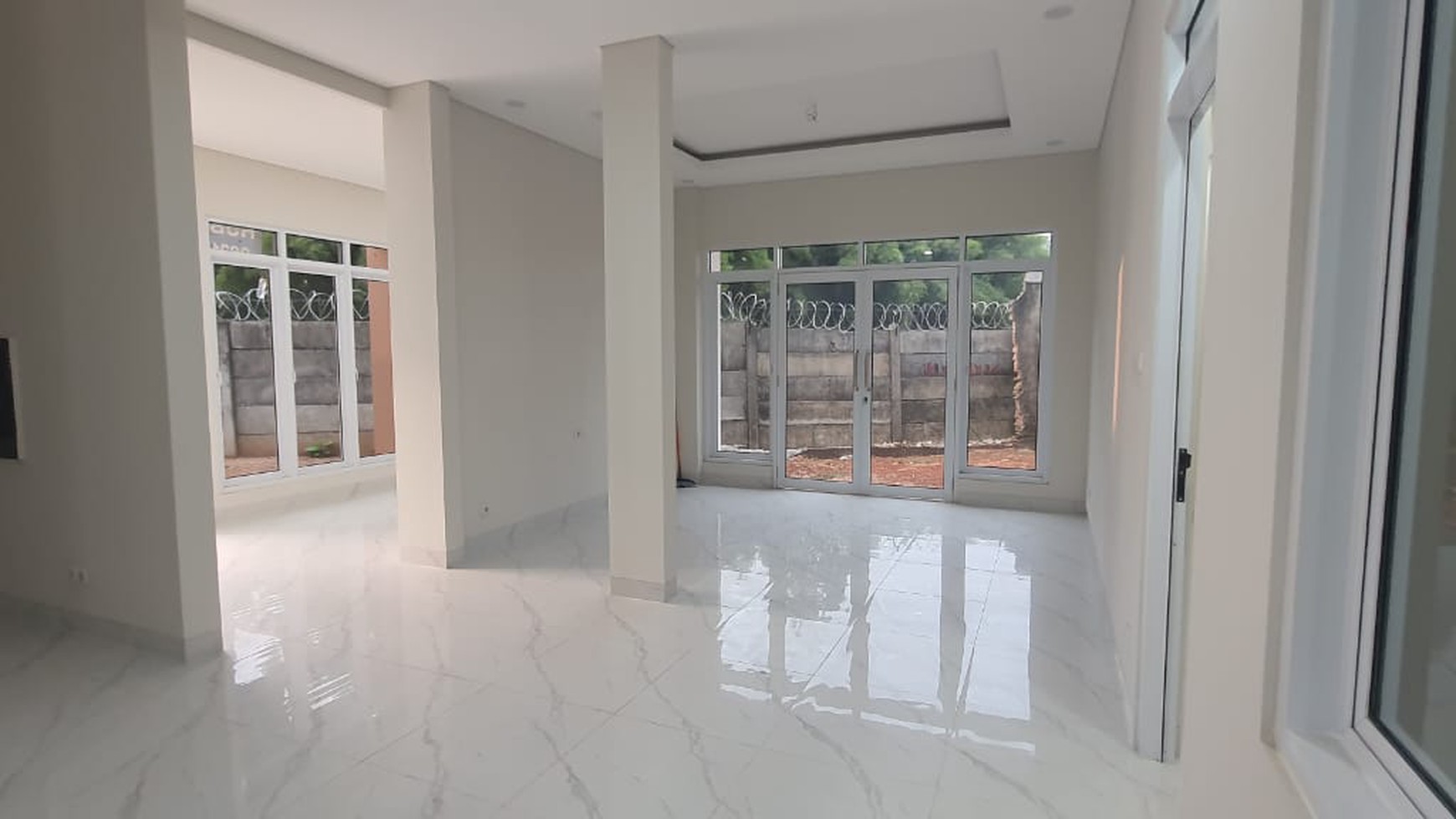 Rumah 2 Lantai Full Renov di Citra Gran 