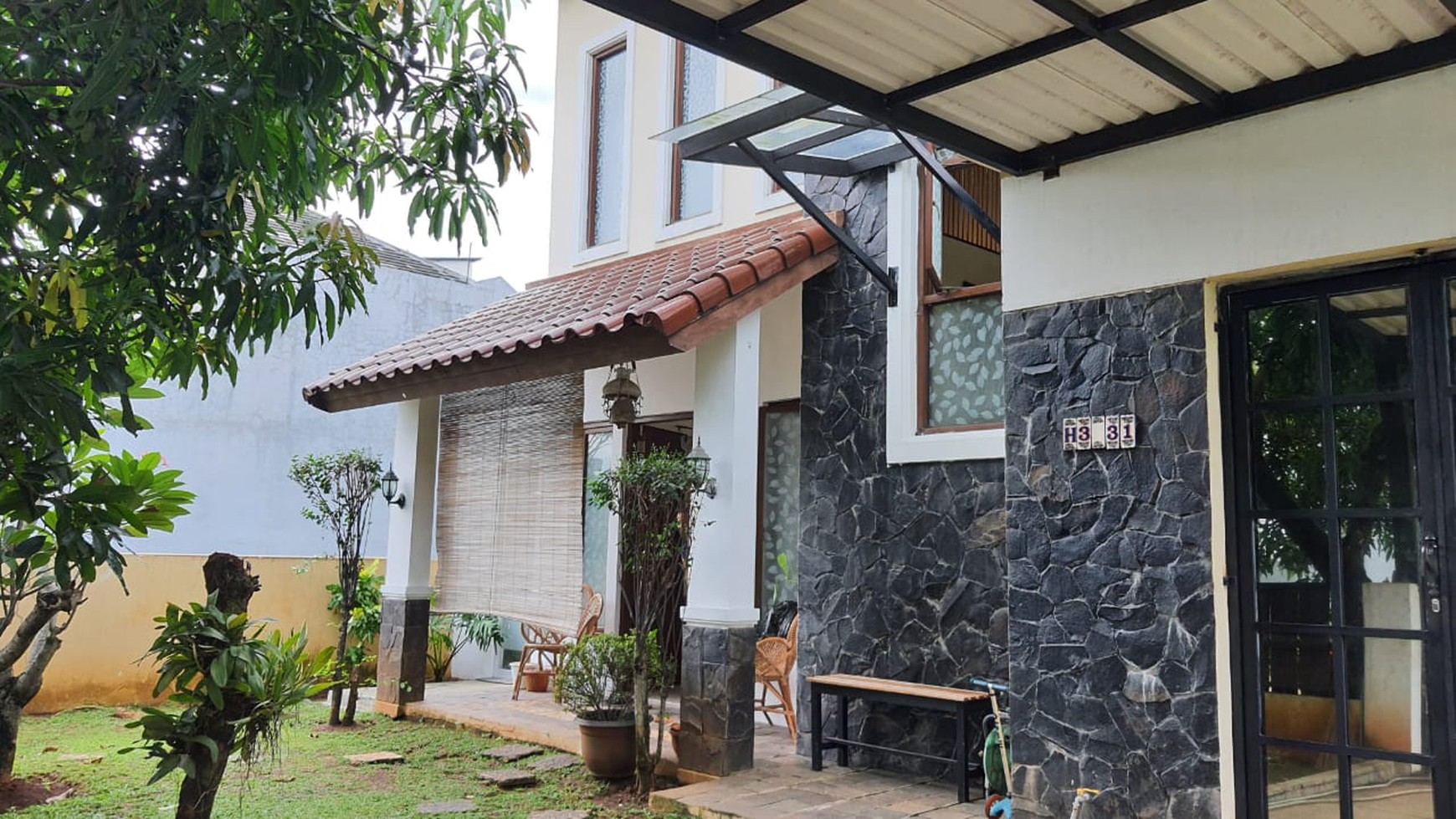 Rumah 2 lt second Boulevard di Kota Wisata