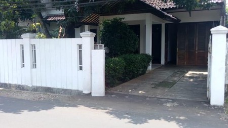 Rumah Bagus unik dan asri, cocok untuk usaha,di Bintaro sektor 1 (DKI Jakarta Selatan)