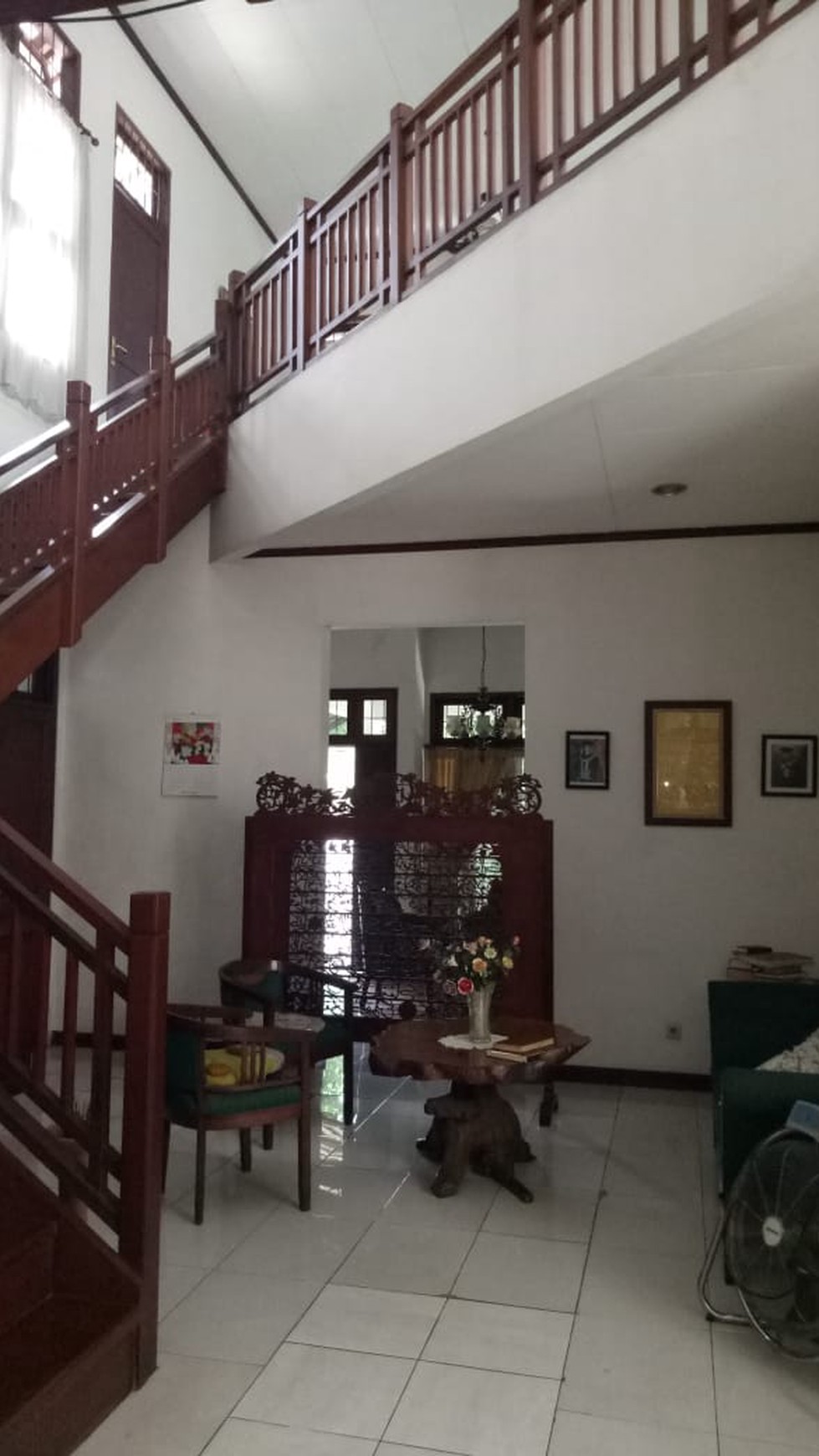 Rumah Bagus unik dan asri, cocok untuk usaha,di Bintaro sektor 1 (DKI Jakarta Selatan)