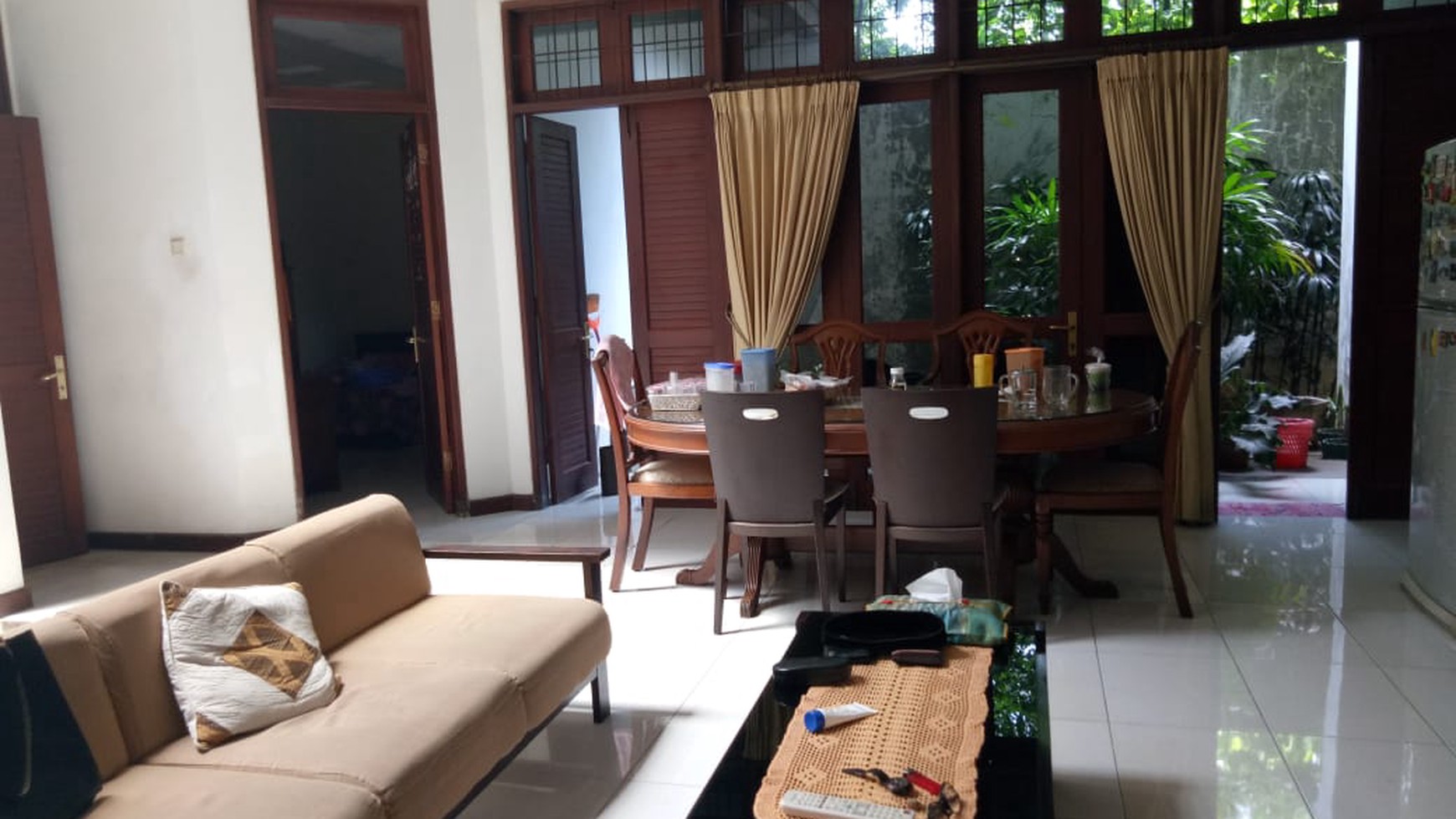 Rumah Bagus unik dan asri, cocok untuk usaha,di Bintaro sektor 1 (DKI Jakarta Selatan)