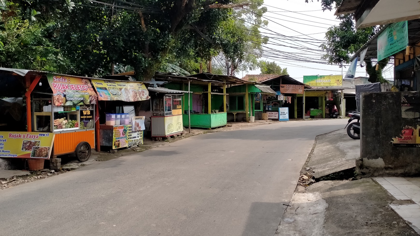 Tanah Pinggir Jalan Raya, Cocok Untuk Gudang, Pabrik atau Bangun Town House, Lokasi Strategis, Harga Nego