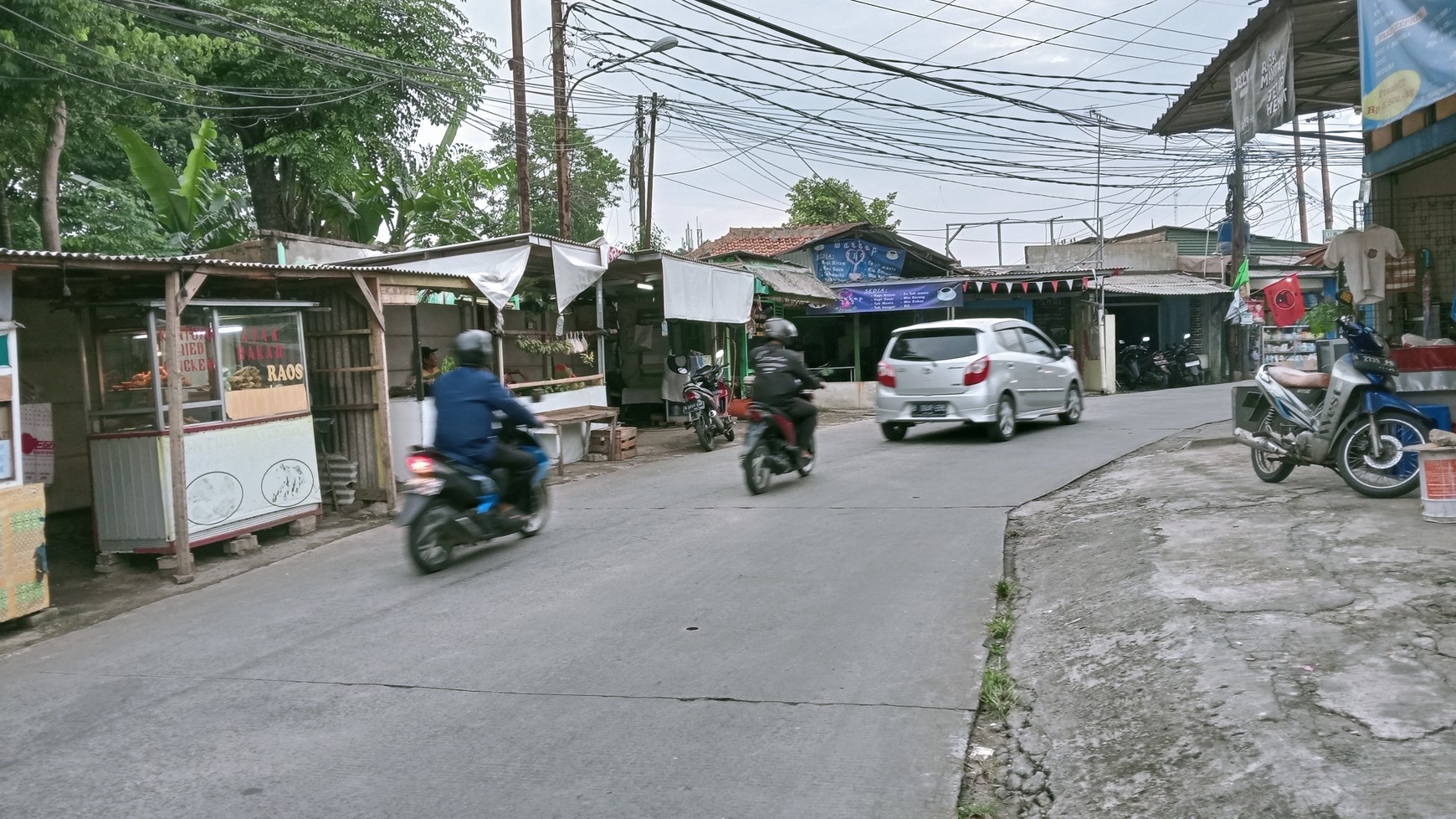 Tanah Pinggir Jalan Raya, Cocok Untuk Gudang, Pabrik atau Bangun Town House, Lokasi Strategis, Harga Nego