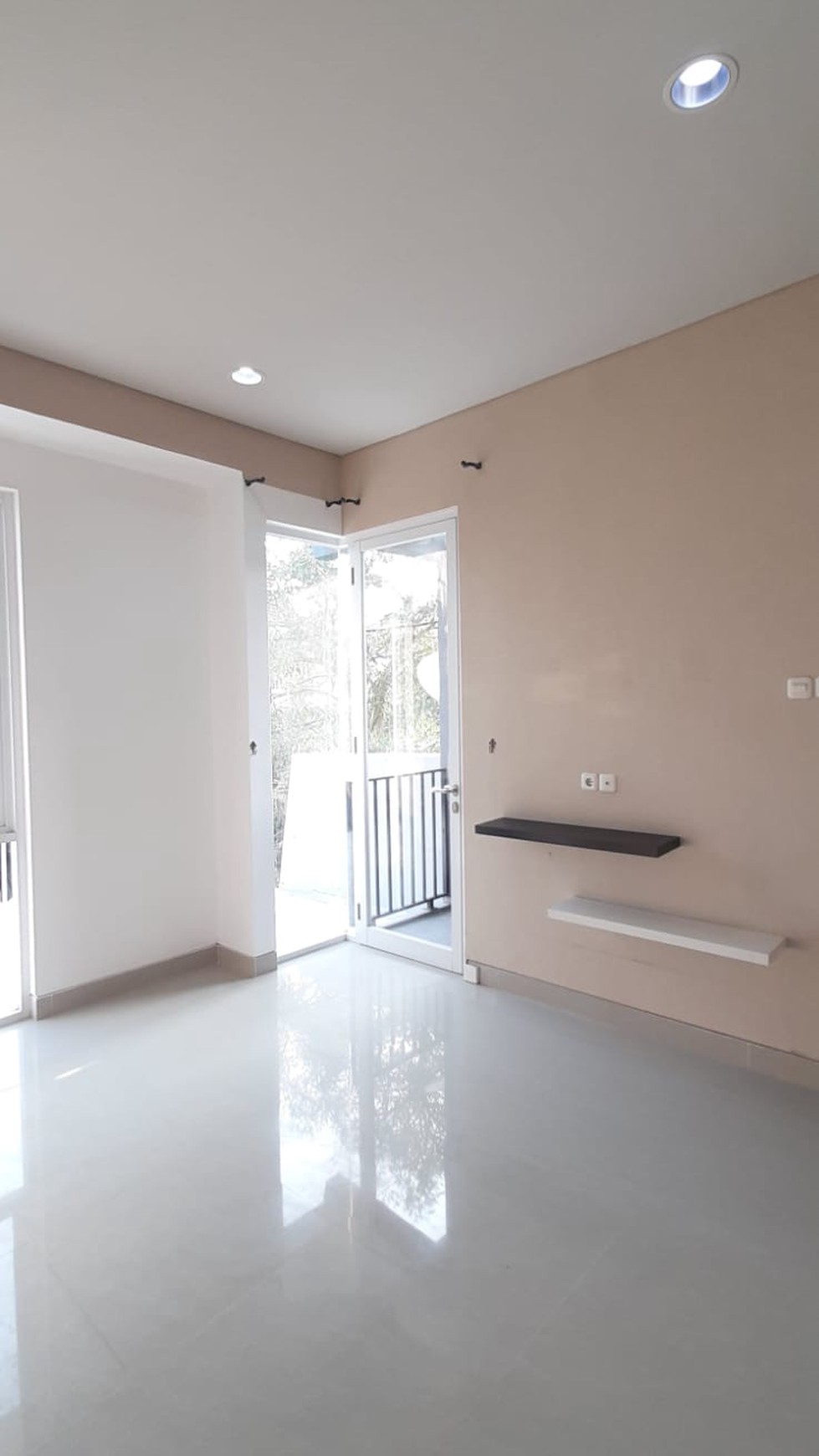 Rumah Bukit Palma Citraland Surabaya NEW Baru RENOV Total BONUS AC, WaterHeater , SEMI Furnished 