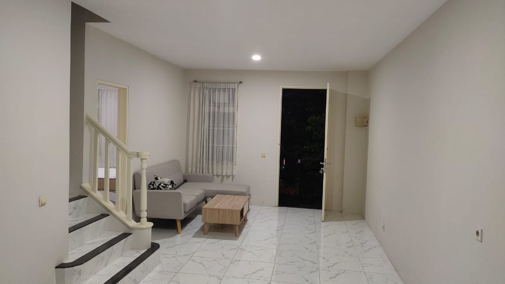 Dijual townhouse di Taman paris 2 Lippo Karawaci Tangerang