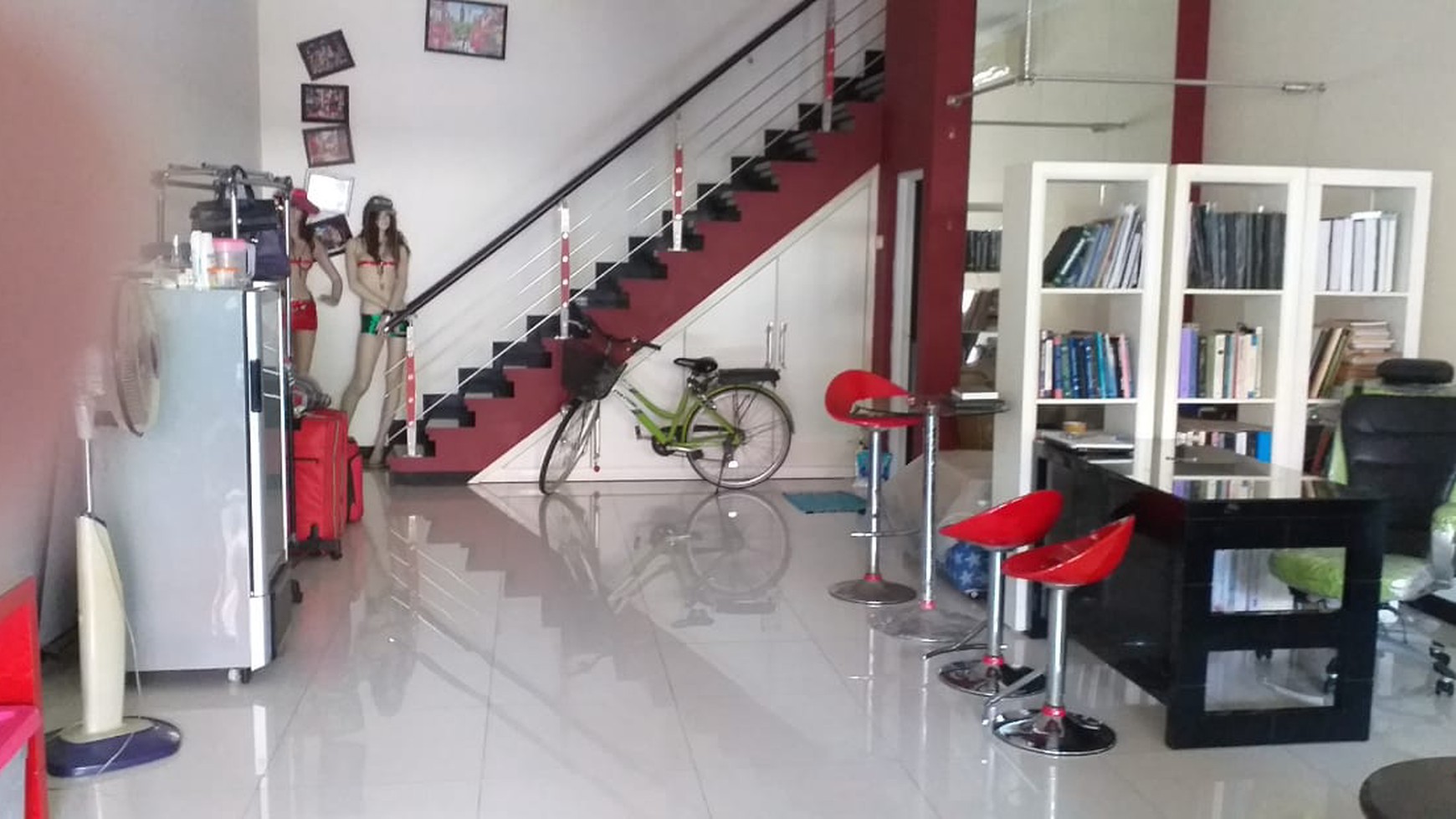 Rumah Usaha dan Kantor Jalan Raya Darmo Permai Selatan 3 Lantai