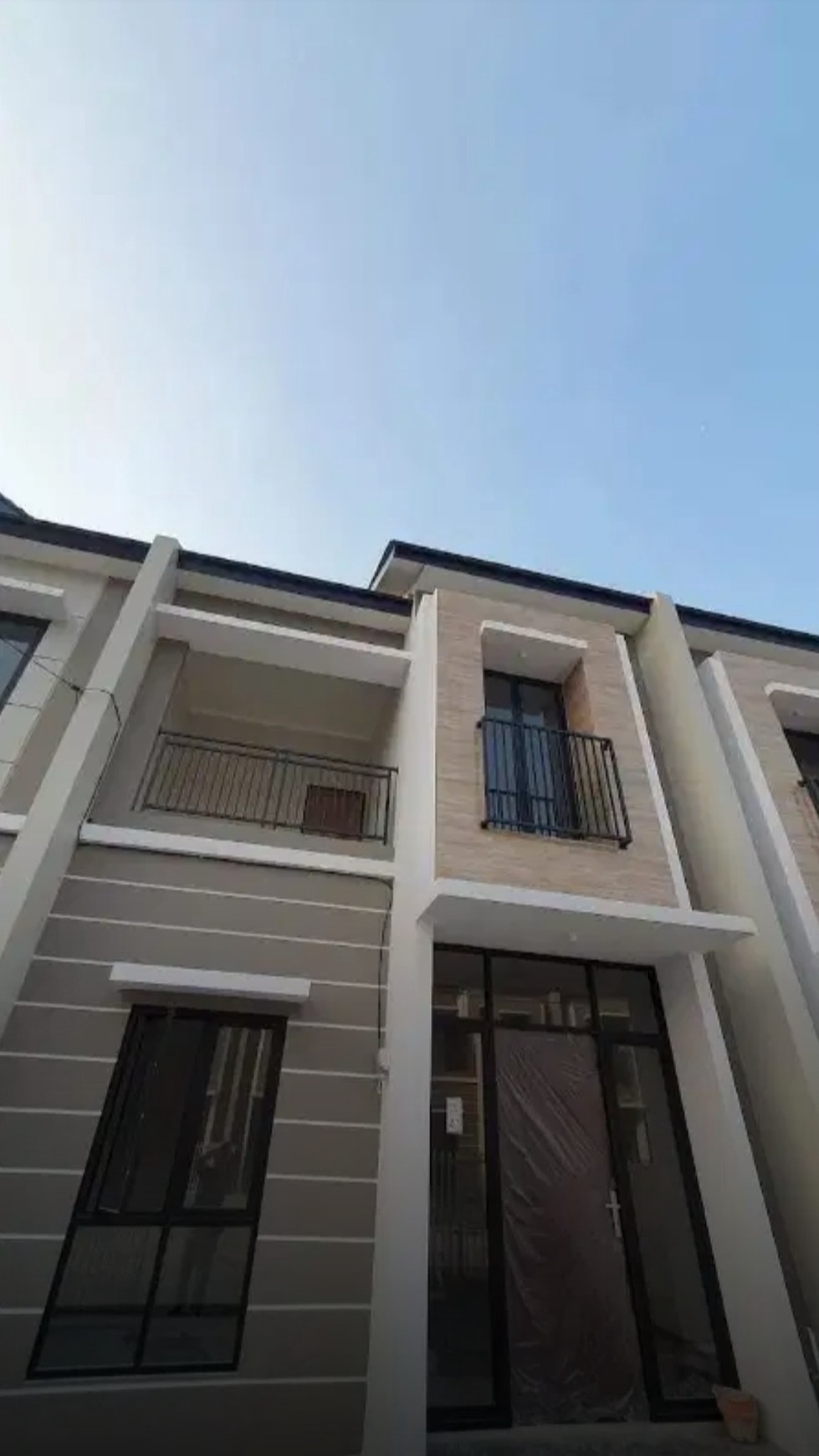 Dijual / Disewakan Rumah Alana Regency Tambak Oso - Waru - Sidoarjo - SPESIAL 3 Kamar Tidur Modern 2 Lantai