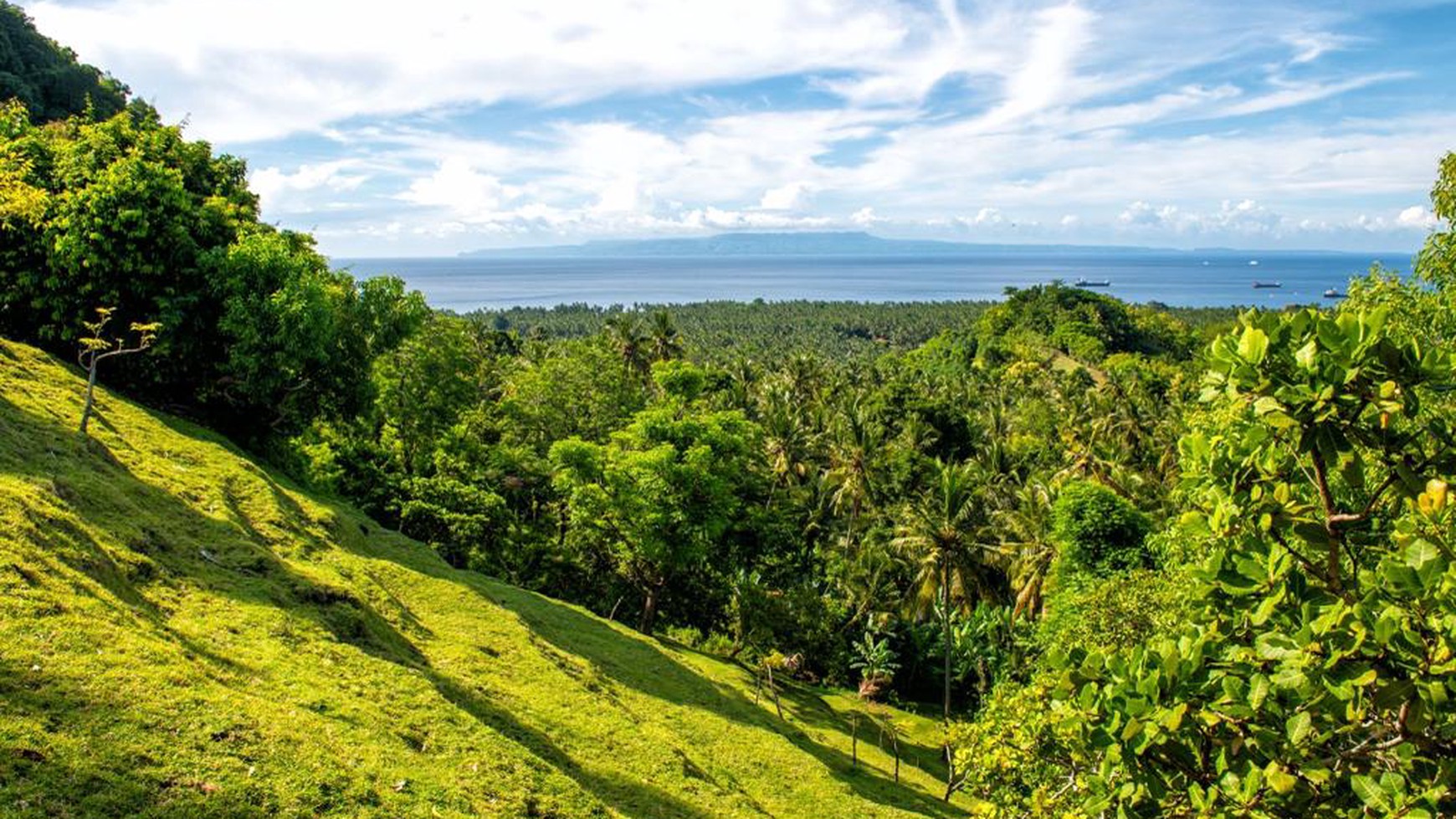 Unique land with amazing panoramic 180 degree sea-views