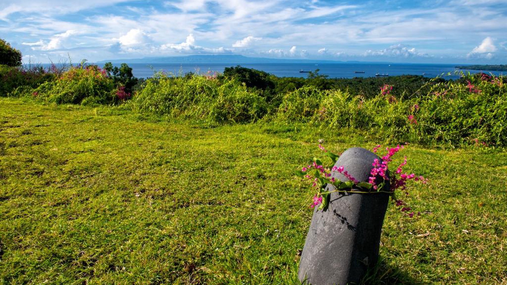 Unique land with amazing panoramic 180 degree sea-views