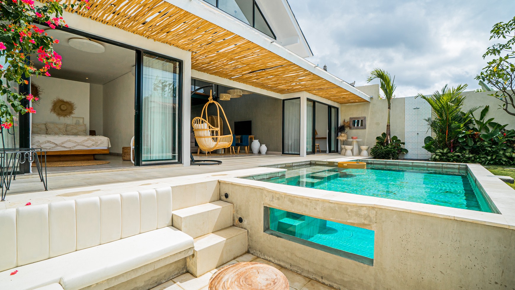 Leasehold brand new villa complex  Canggu / 4 bedrooms ( 2 bedrooms + 1 loft + 1 external )