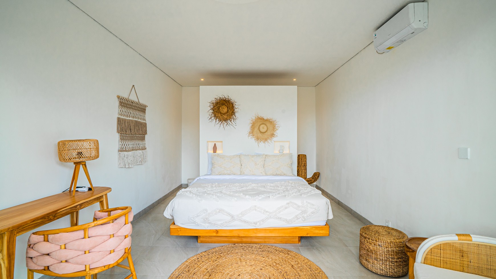 Leasehold brand new villa complex  Canggu / 4 bedrooms ( 2 bedrooms + 1 loft + 1 external )