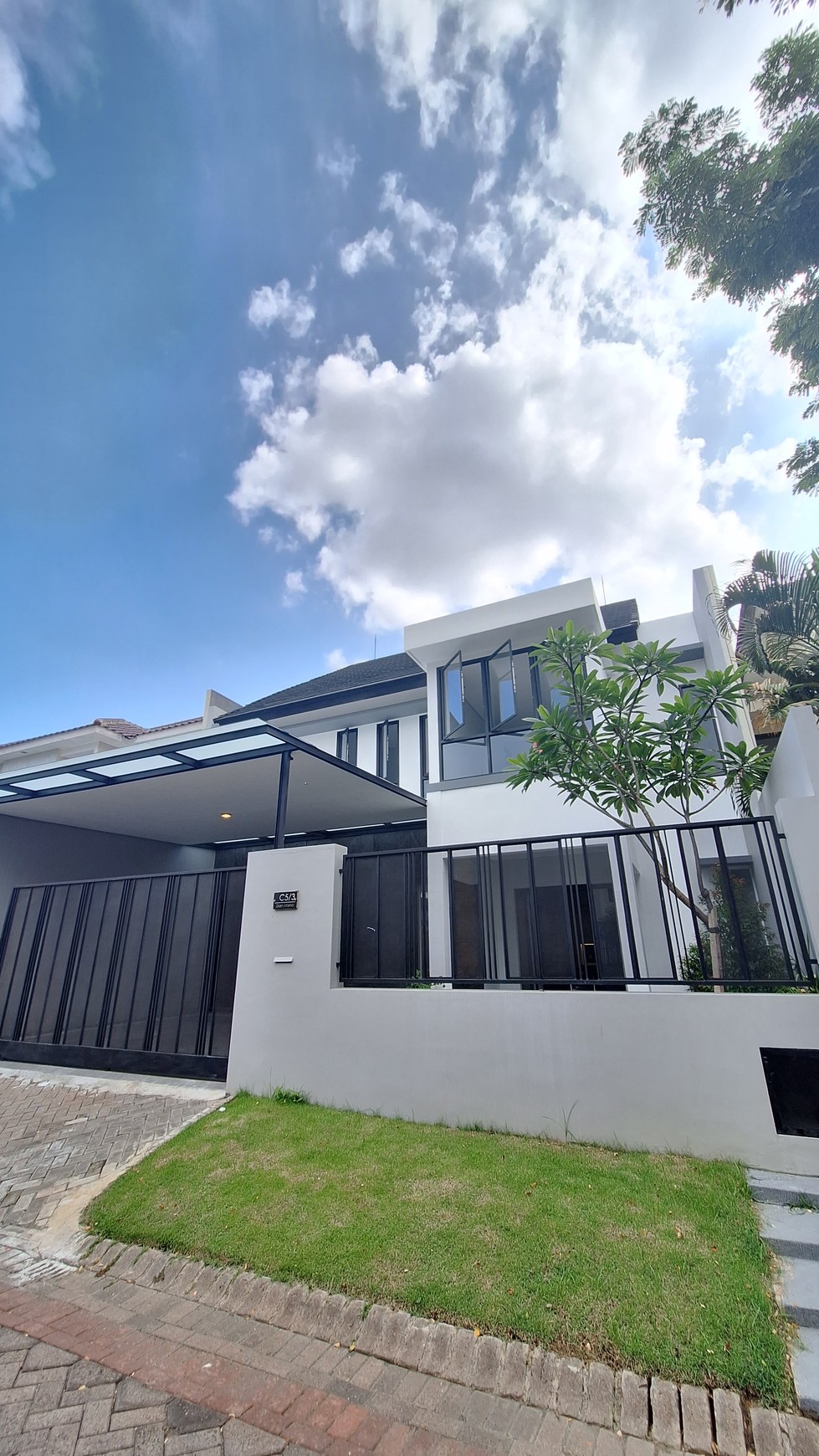 Rumah Mewah Modern Minimalis Dian Istana Surabaya Barat 