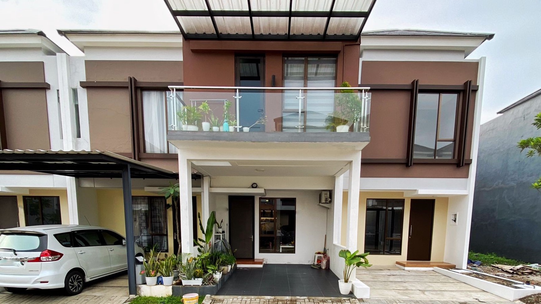 Rumah Cantik Siap Huni dengan Desain Minimalis Modern dan Hunian Nyaman @Graha Raya