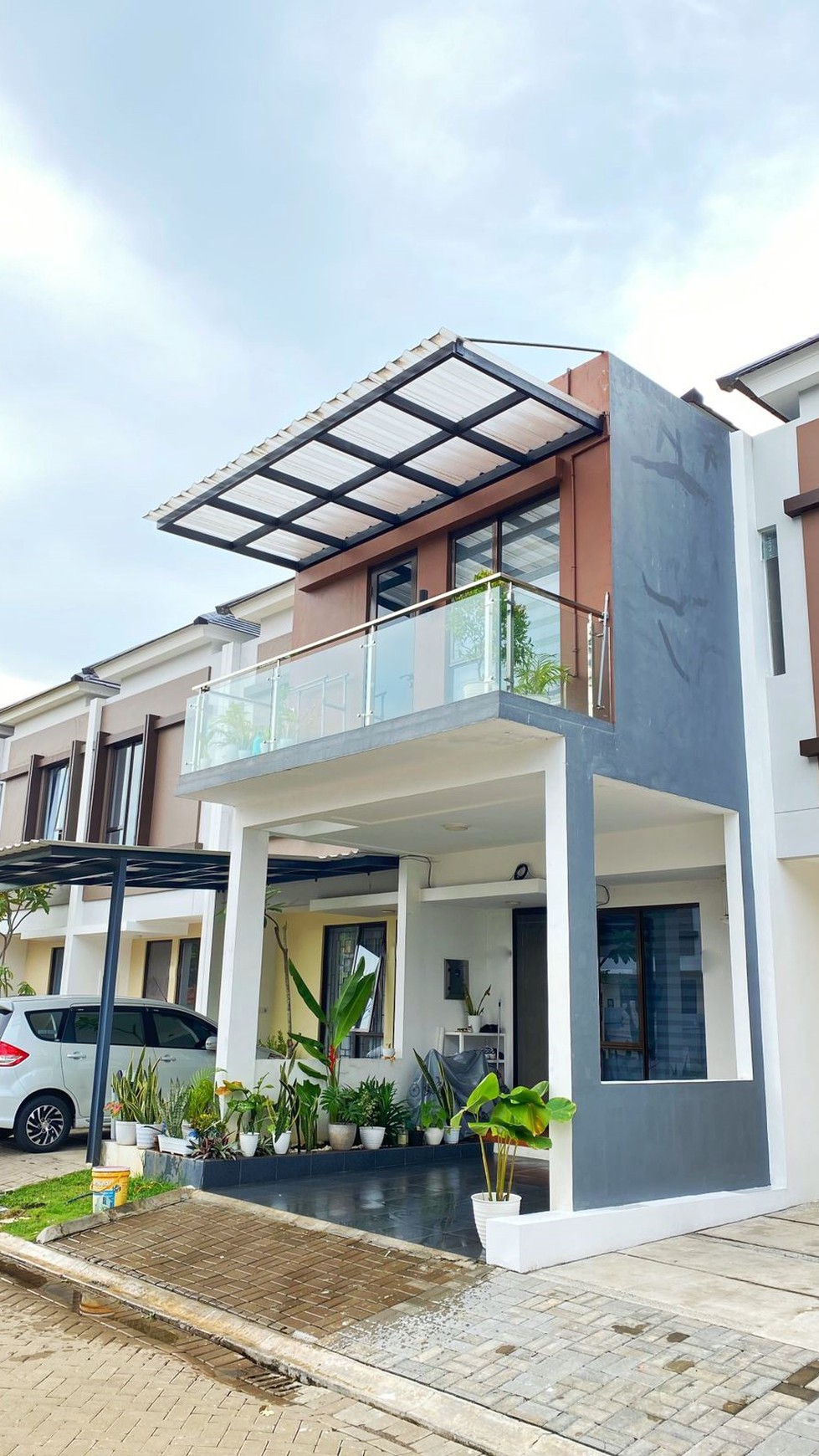 Rumah Cantik Siap Huni dengan Desain Minimalis Modern dan Hunian Nyaman @Graha Raya