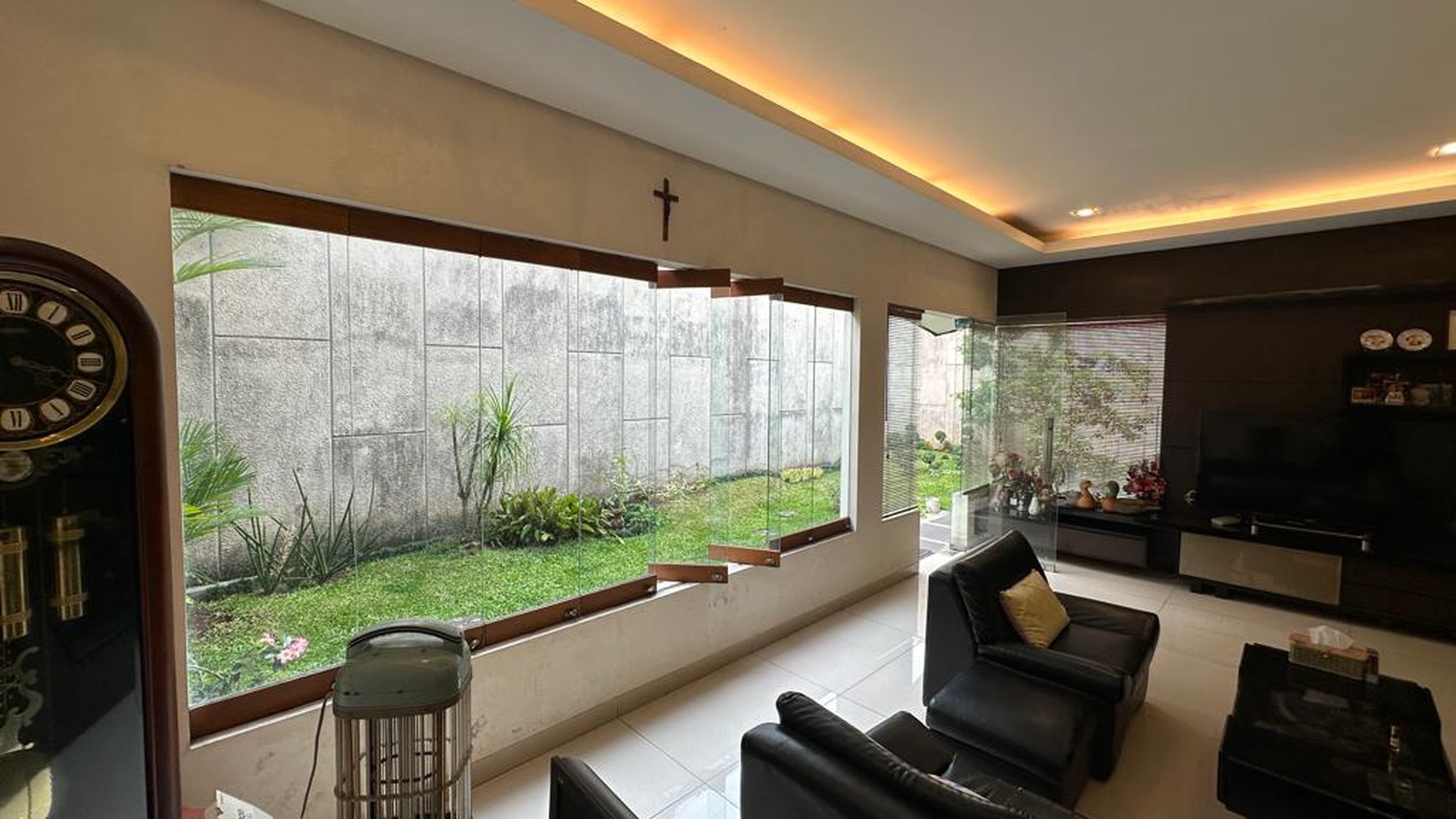 Rumah Asri Modern di Komplek Setramurni, Bandung