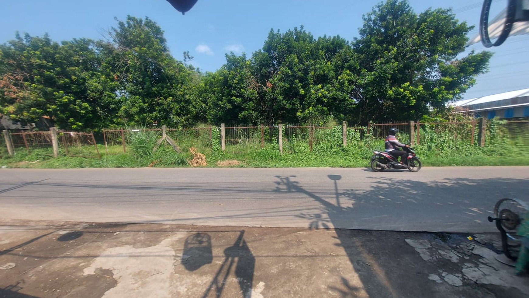 Meruyung jalan utama, tanah luas 3105 dekat ke pintu tol sawangan desari