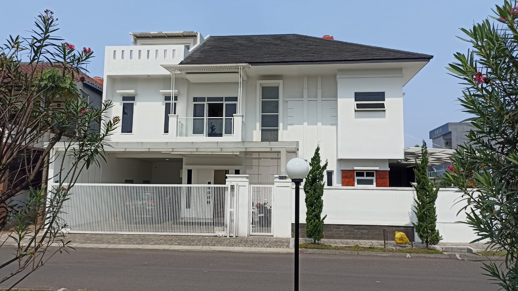 Rumah Lux Semi Furnished di CLuster Favorit Mekarwangi Bandung