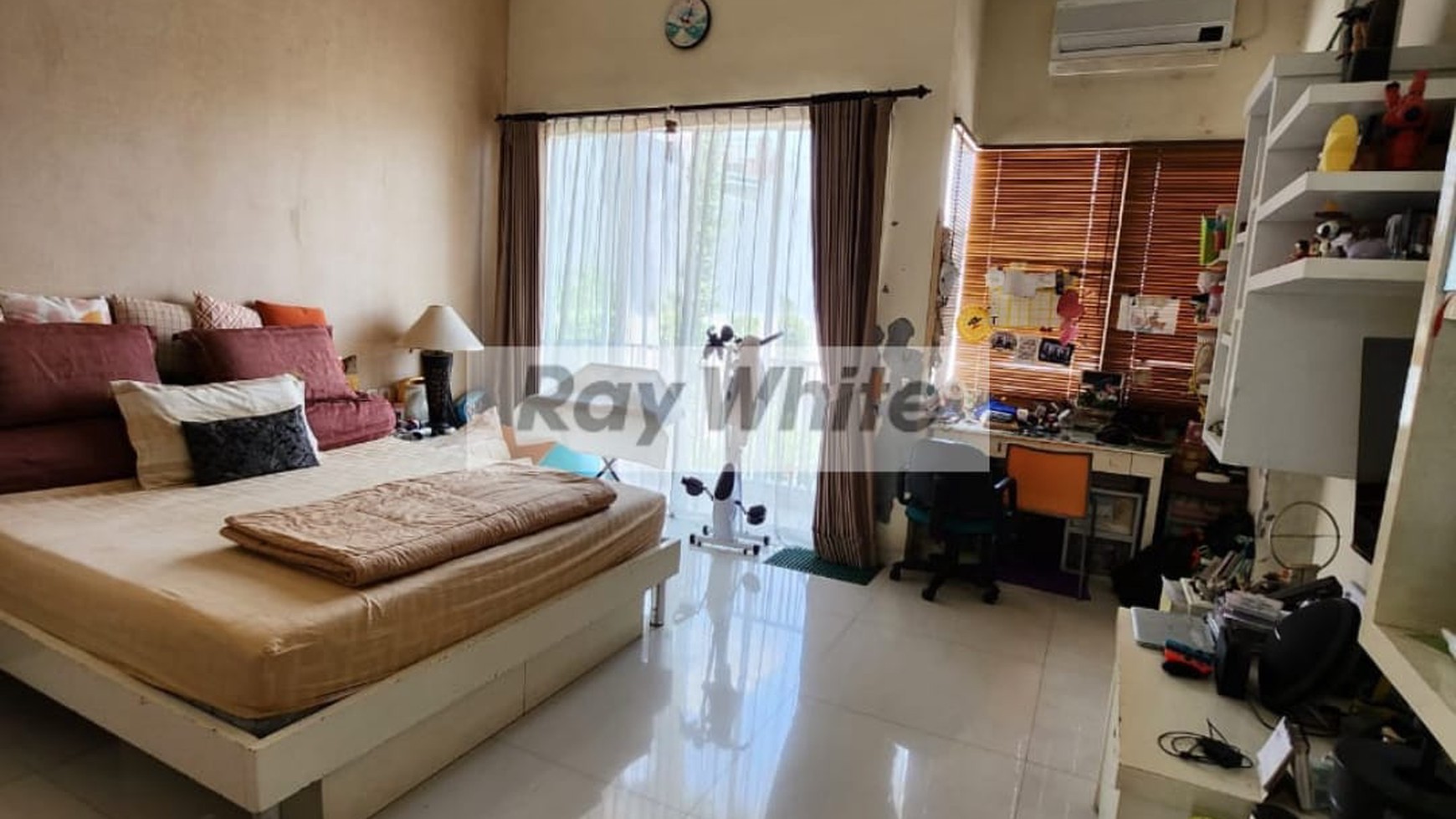 Jaminan Termurah! Rumah Full Furnished Pakuwon Indah Surabaya