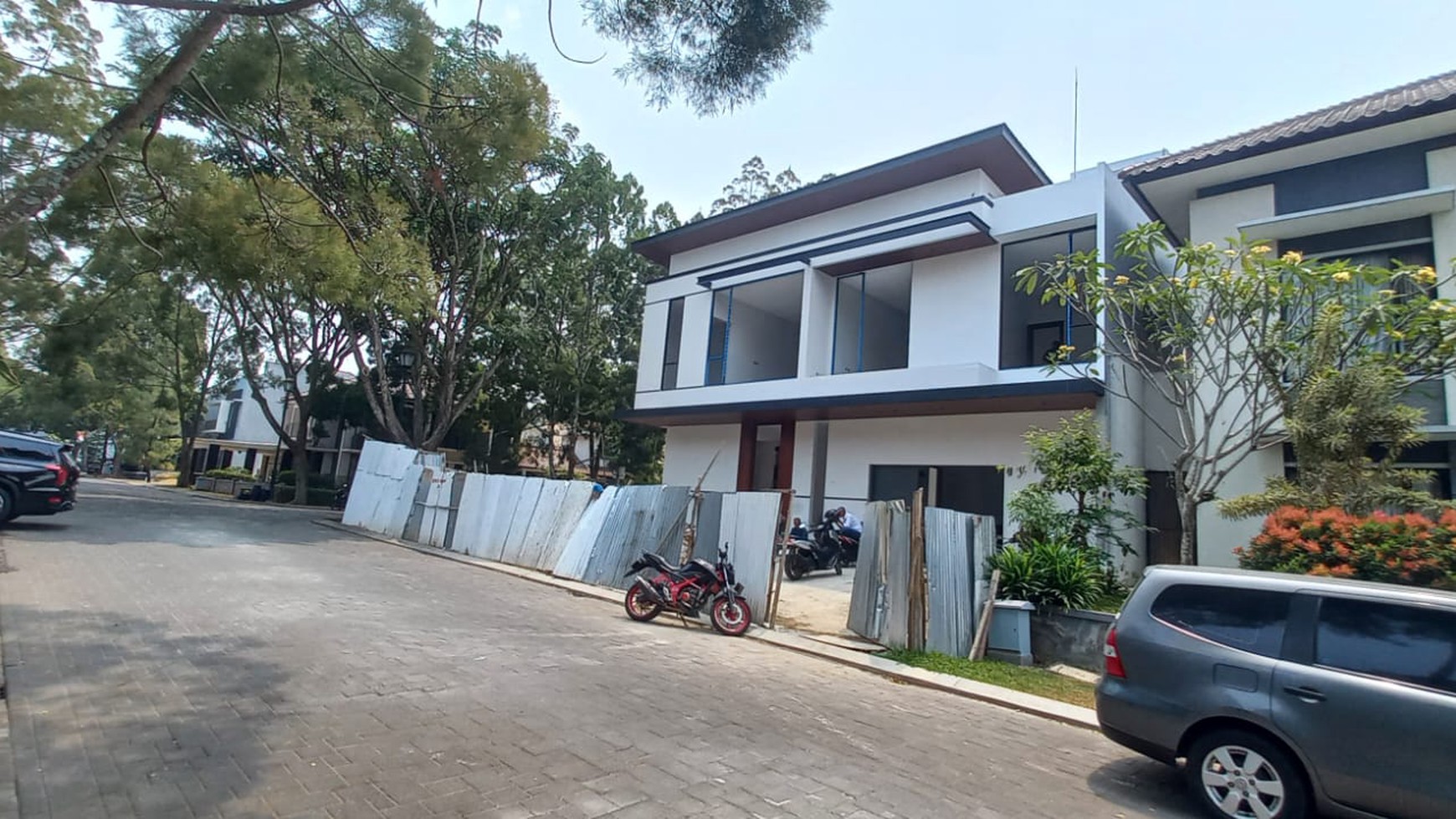 Rumah Lux Asri di Tatar Rambut Kasih, Kota Baru Parahyangan