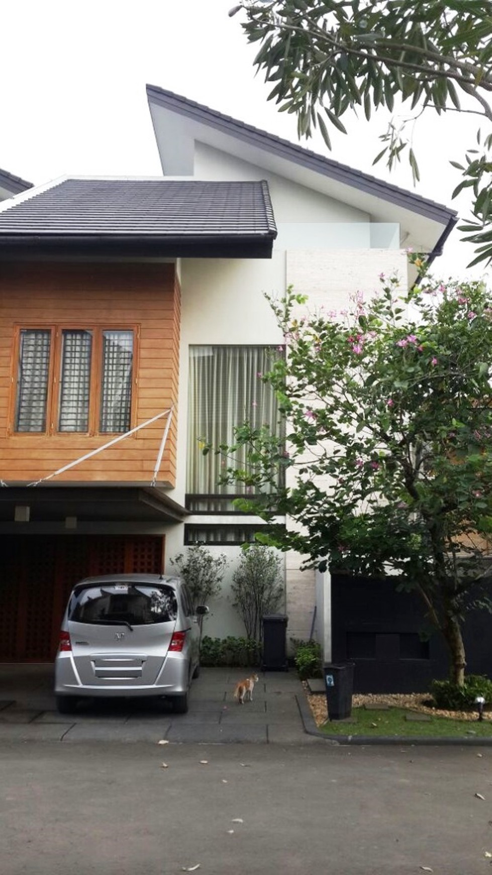 Rumah Modern Bagus,siap huni,dalam cluster di Pondok Pinang.