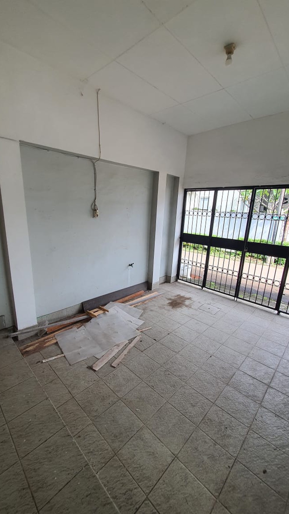 Rumah Siap Huni, Posisi Hook, dan Lokasi Strategis @Komp Perbanas, Ciputat