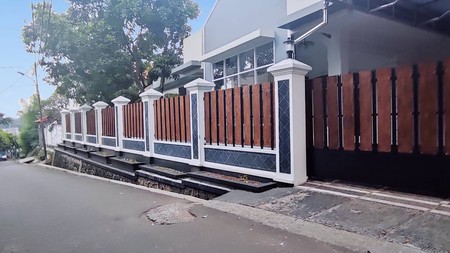 Lebak Bulus, Rumah megah siap huni dengan swimming pool & halaman luas