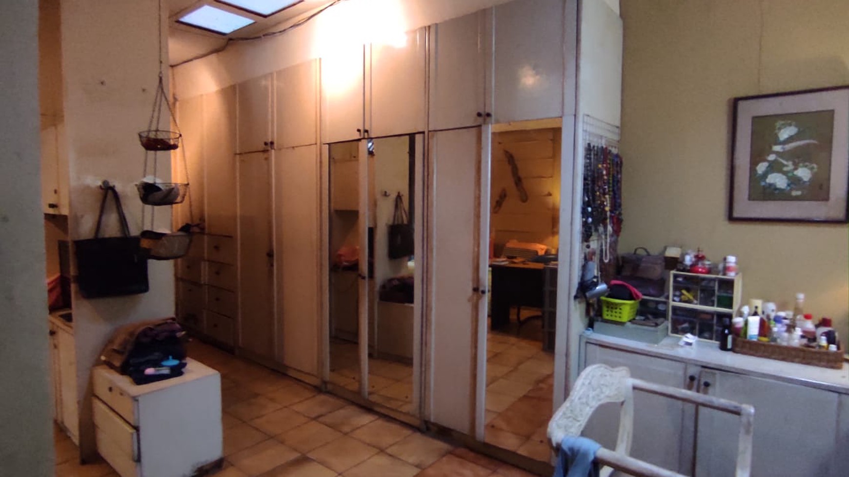 Rumah Luas Diarea Sukabumi Selatan Kebon Jeruk,  Akses Toll JORR